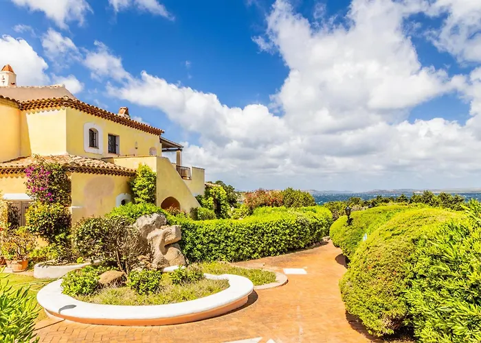 Porto Cervo-cala Del Faro Parking-sea-garden Порто-Черво