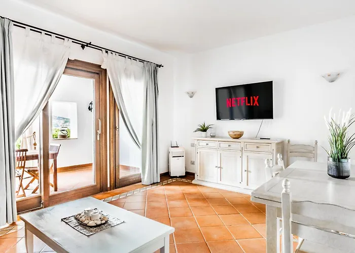 Porto Cervo-cala Del Faro Parking-sea-garden بورتو كيرفو